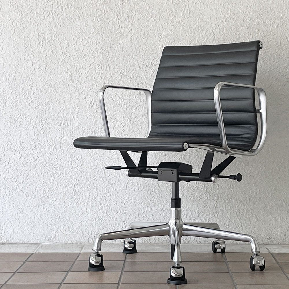 ハーマンミラー Herman Miller イームズアルミナムグループチェア マネージメントチェア アルミバフベース ガス圧昇降仕様 5本脚 キャスタータイプ 本革 イームズ ◇