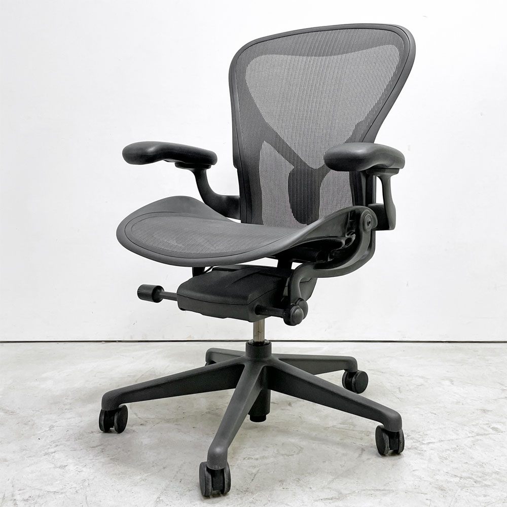 ハーマンミラー Herman Miller アーロンチェア デスクチェア リマスタード ライト Bサイズ グラファイトベース ビル・スタンフ ＆ ドン・チャドウィック ポスチャーフィット B ●