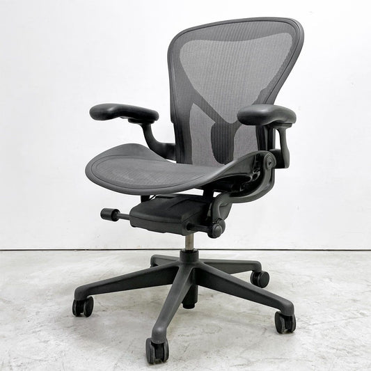 ハーマンミラー Herman Miller アーロンチェア デスクチェア リマスタード ライト Bサイズ グラファイトベース ビル・スタンフ ＆ ドン・チャドウィック ポスチャーフィット B ●