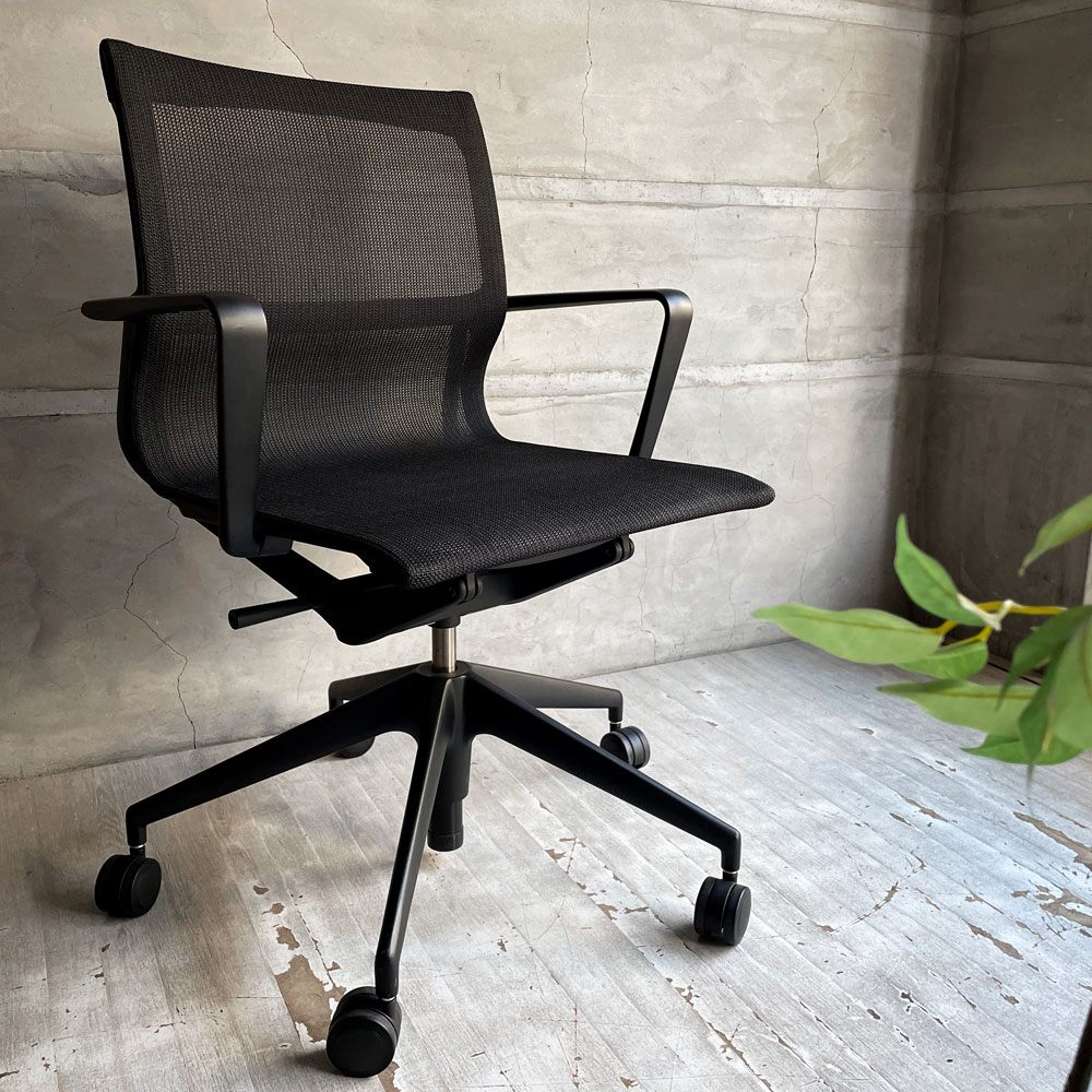 ヴィトラ Vitra フィジックス Physix デスクチェア オフィスチェア ブラック アルベルト・メダ キャスターベース 昇降機能 リクライニング 参考定価 ¥144,100-  ♪