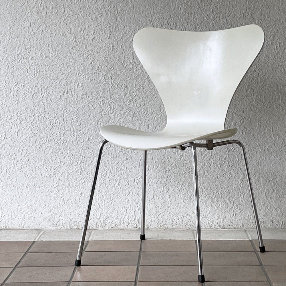 フリッツハンセン Fritz Hansen 3107 セブンチェア ラッカー ホワイト スタッキング アルネ・ヤコブセン デンマーク 北欧家具 A ◇