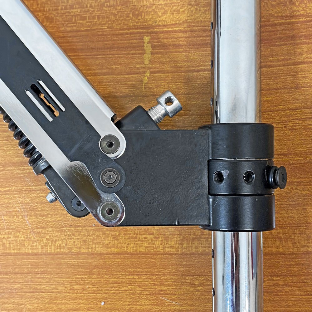 USMハラー USM Haller モジュラーファニチャー ハラーテーブル専用フラットスクリーンスウィングモニターアーム VESA規格 クランプ式 オフィス家具 スイス ●