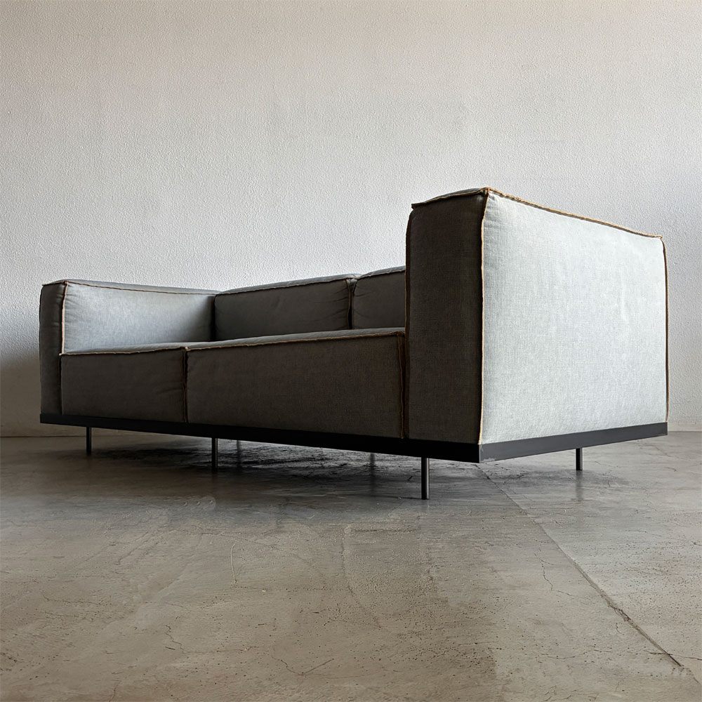 コンプレックスユニバーサルファニチャーサプライ COMPLEX UNIVERSAL FURNITURE SUPPLY ヒース トゥー シート Heath Two Seat 3p ソファ 参考価格 約101万円の品 〓
