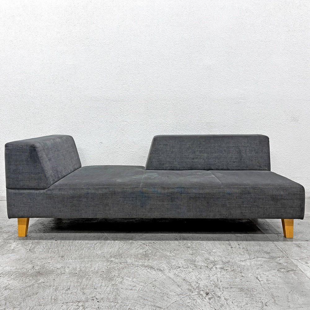 フランネルソファ FLANNEL SOFA ピヴォ PIVO ONE ARM SOFA 片アームソファ  2.5人掛け ファブリック グレー系 モダンデザイン 〓