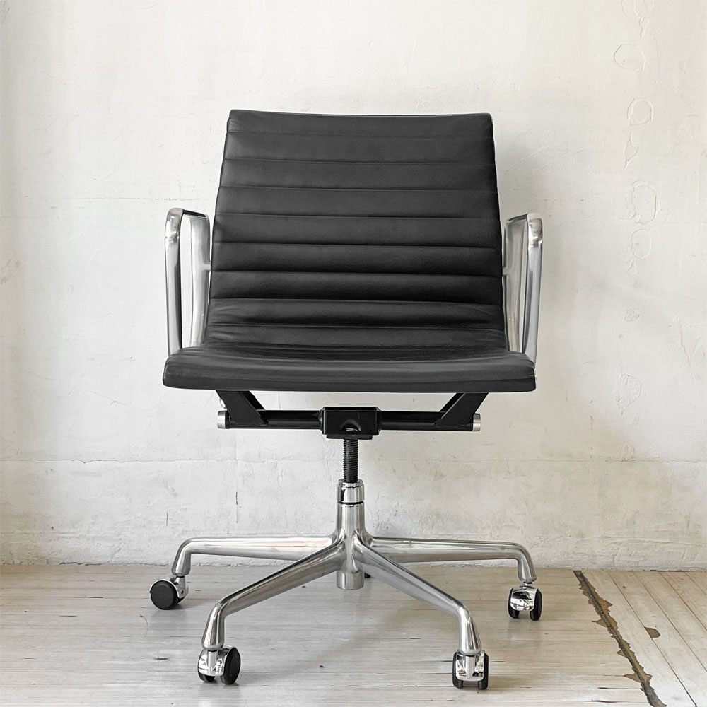 ハーマンミラー Herman Miller アルミナムグループ マネジメントチェア 本革 5本脚 C&Rイームズ ミッドセンチュリー 定価￥400,400- ★