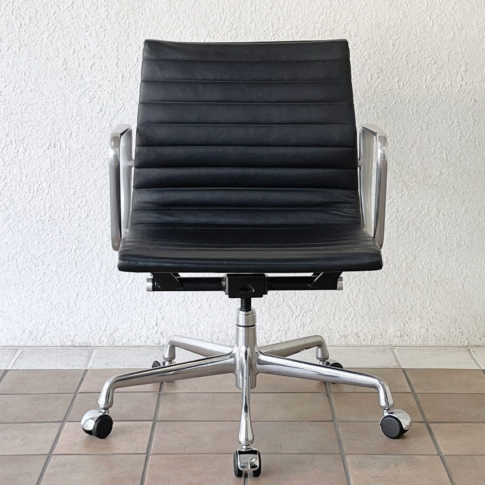 ハーマンミラー Herman Miller アルミナムグループ マネジメントチェア 本革 ブラック 5本脚 キャスター付 C&R イームズ ◇