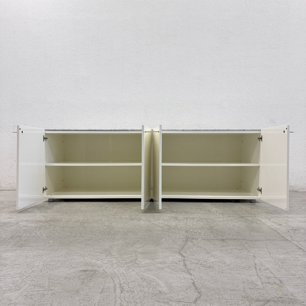 カッシーナ・イクスシー Cassina IXC. #256 フラット キャビネット FLAT Cabinet 4枚扉 サイドボード TYPE-E 大理石天板 × グロッシーホワイト ピエロ・リッソーニ デザイン 参考上代 約84万円の品 〓
