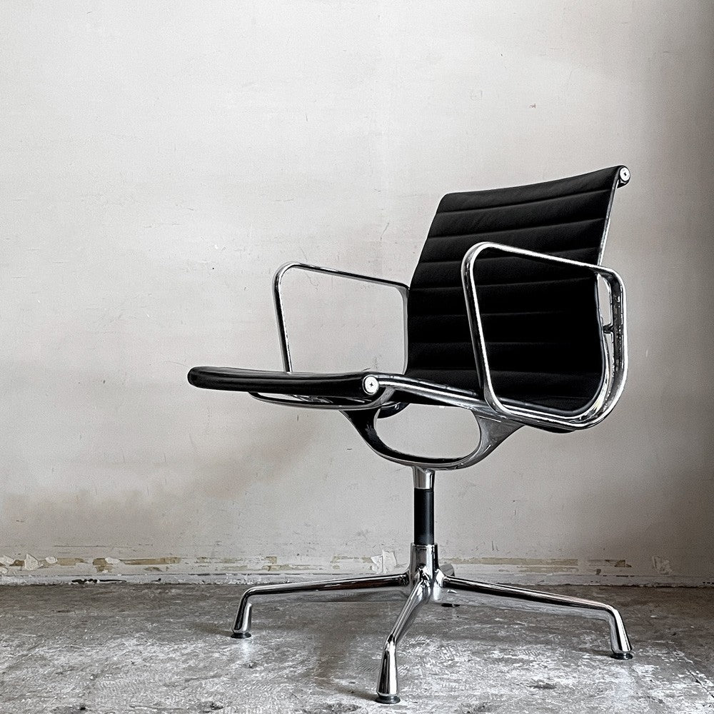 ヴィトラ vitra イームズアルミナムグループ マネジメントチェア デスクチェア 本革 固定脚 4本脚 グライズ C&Rイームズ ■
