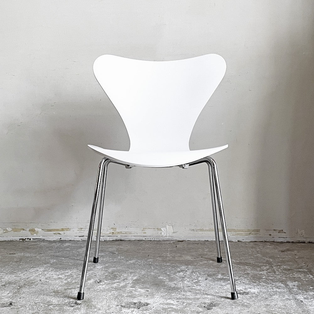 フリッツハンセン Fritz Hansen 3107 セブンチェア ホワイト ラッカー仕上げ スタッキング アルネ・ヤコブセン Arne Jacobsen デンマーク 北欧家具 A ■