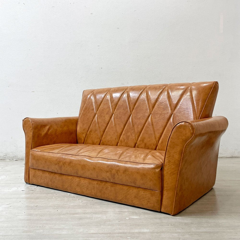 ビーカンパニー B-COMPANY クルー CREWE 2pソファ クレイ レトロモダン PVCレザー キルティング ステッチ 定価 72,600円 ●