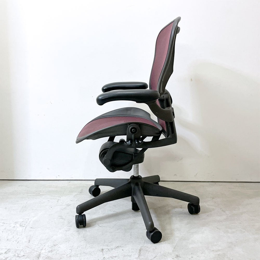 ハーマンミラー Herman Miller アーロンチェア Bサイズ ランバーサポート フル装備 グラファイトベース パープル系 ビル・スタンフ ＆ ドン・チャドウィック ●