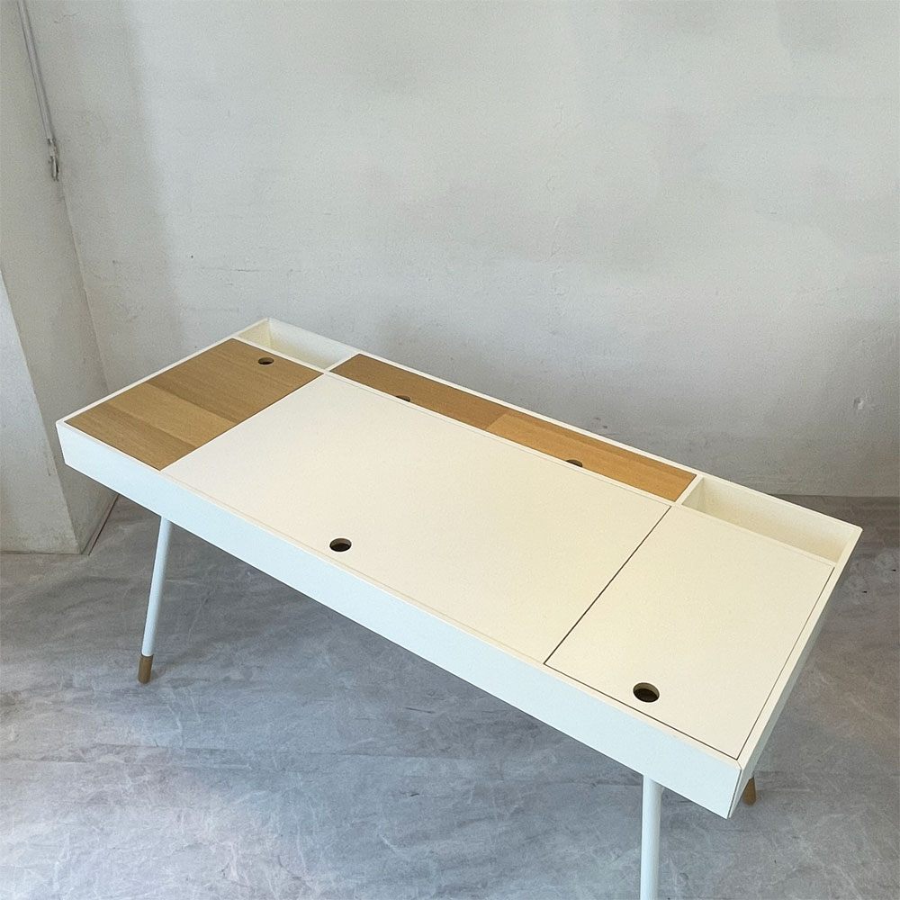 ボーコンセプト Boconcept クパチーノ Cupertino デスク マットホワイト ラッカー仕上げ ナチュラルオーク W140cm 定価 ¥149,900- ★