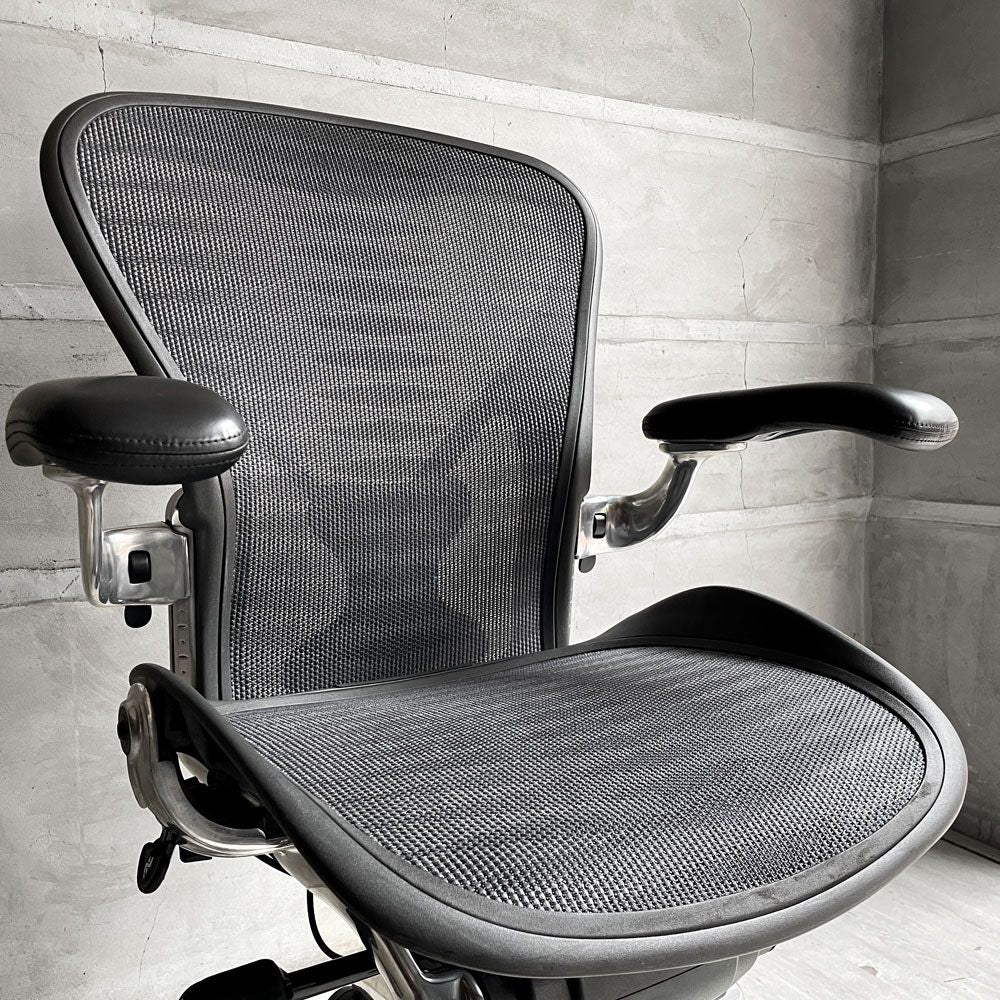 ハーマンミラー Herman Miller アーロンチェア  Aeron Chair タキシードメッシュ フル装備 Bサイズ ポスチャーフィット ポリッシュドアルミベース レザーアーム ビル・スタンフ ＆ ドン・チャドウィック ♪