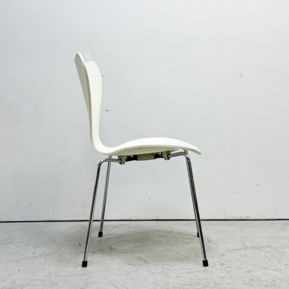 フリッツハンセン Fritz Hansen 3107 セブンチェア ホワイト ラッカー仕上げ スタッキング アルネ・ヤコブセン デンマーク 北欧家具 B ●