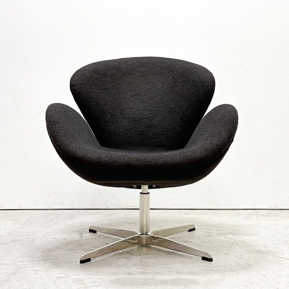 スワンチェア SWAN CHAIR ラウンジチェア アルネ・ヤコブセン Arne Jacobsen ブラック系 ファブリック スウィベル式 リプロダクト デンマークデザイン ●