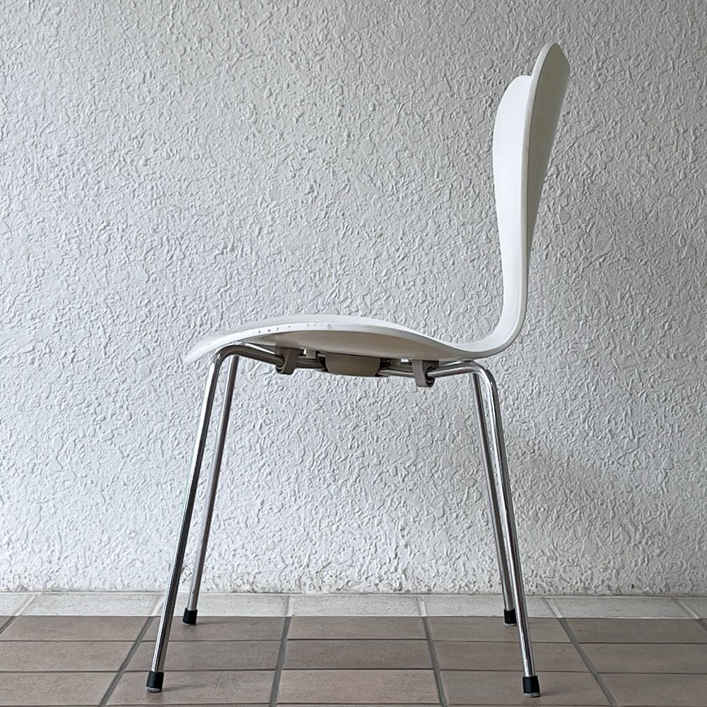 フリッツハンセン Fritz Hansen 3107 セブンチェア ラッカー ホワイト スタッキング フェルトグライズ アルネ・ヤコブセン デンマーク 北欧家具 B ◇