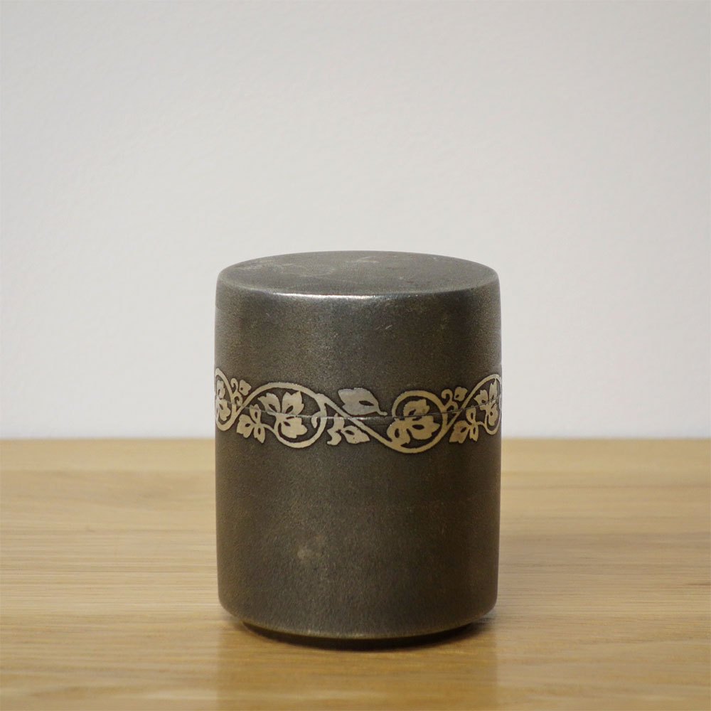 薩摩錫器 登六作 茶筒 正錫岩切 岩切美巧堂 唐草模様 工芸品 ◎