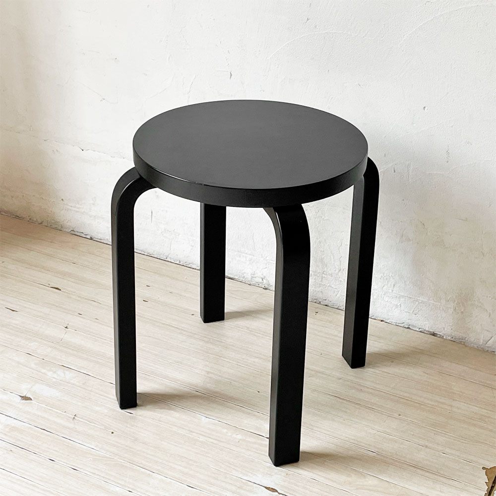 アルテック artek スツール60 E60 スツール 4本脚 アルヴァ・アアルト ブラックラッカー バーチ無垢材 北欧家具 参考定価￥47,300- ★