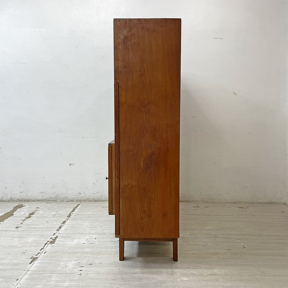 アジアン チーク無垢材 キャビネット ガラス扉 引き出し4杯 飾り棚 本棚 立ち脚家具 ●