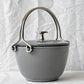 ストウブ STAUB ラウンドティーポット ROUND TEA POT ケトル 1.15L 茶こし付き 鋳物ホーロー製 グラファイトグレー IH対応 直火使用可 箱付き ◇