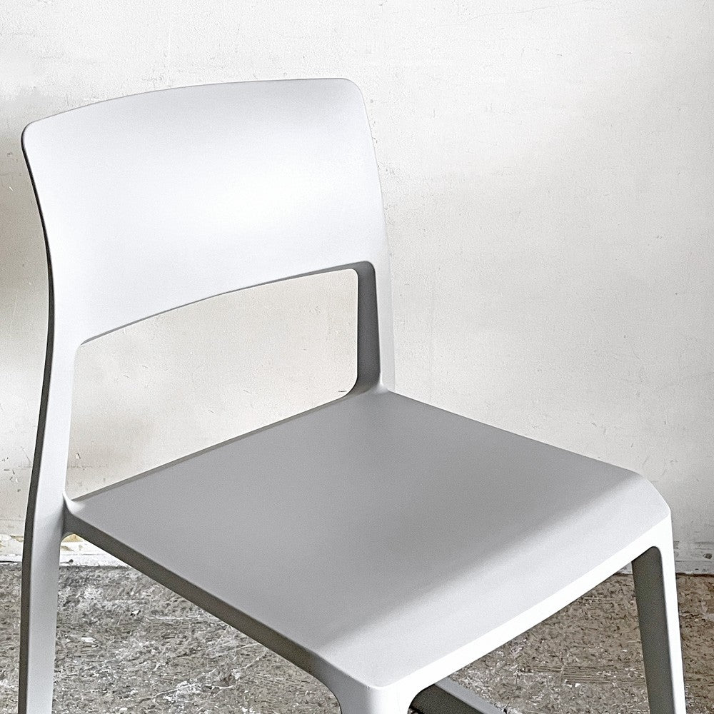 ヴィトラ Vitra ティプトン Tipton チェア スタッキングチェア チルト機能 ロッキングチェア バサルト C ■