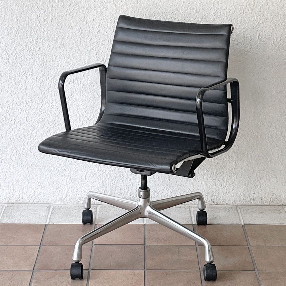 ハーマンミラー Herman Miller アルミナムグループ マネジメントチェア デスクチェア 本革 4本脚 アームチェア キャスター イームズ ビンテージ ◇