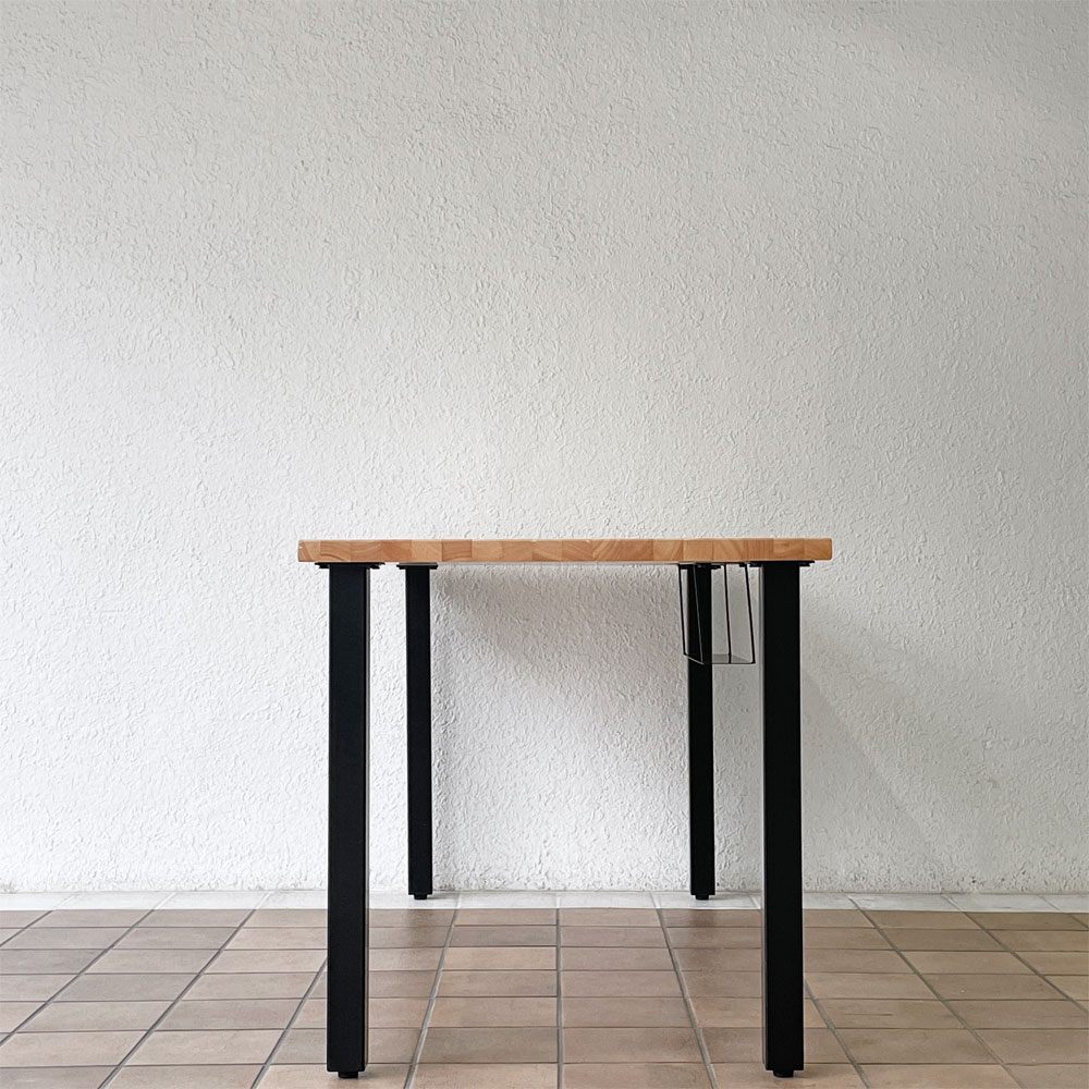 かなでもの KANADEMONO ザ・テーブル THE TABLE デスク ラバーウッド無垢材 W150xD70cm スチール スクエアバーレッグ シンプルトレイ付き ◇