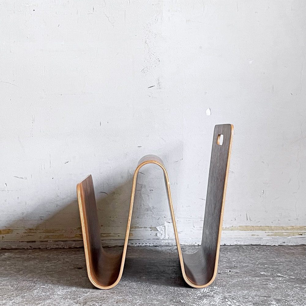 オフィー offi マガジンラック Mag Stand マガジンスタンド USA 取手付き プライウッド Eric Pfeiffer MoMA ミッドセンチュリー 廃番 ■