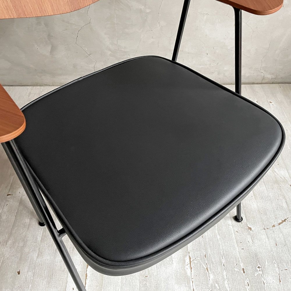 ケースファニチャー Case Furniture 675チェア ダイニングチェア アームチェア ウォールナット材 レザーシート ロビンデイ Robin Day ACTUS取扱 A ♪