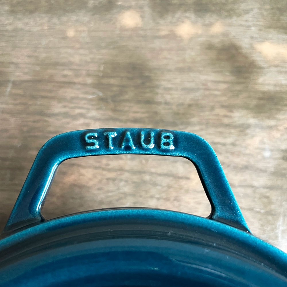 ストウブ STAUB ピコ ココット ラウンド 両手鍋 ラメール 16cm 鋳物 キャセロール ガス オーブン IH対応 フランス 把手付属 未使用品 ♪