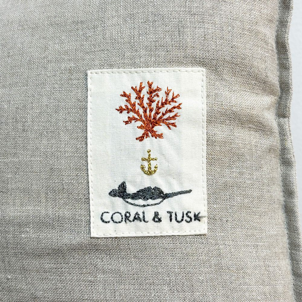 コーラルアンドタスク Coral & Tusk Dogs and Toys 30×30cm クッション リネン カバーリング 刺繍 ●