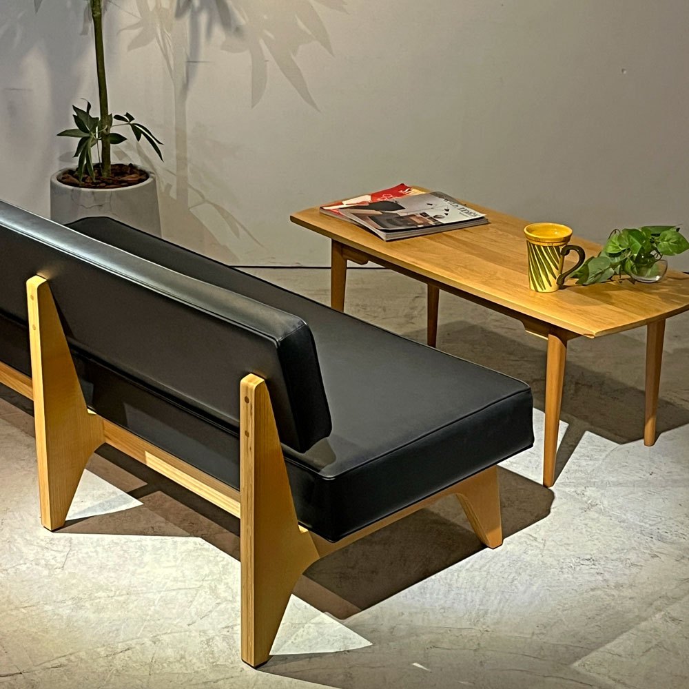 イデー IDEE ソリッドベンチ SOLID BENCH ソファ PVCレザー ブラック アッシュ材フレーム 参考価格￥199,900～ ●