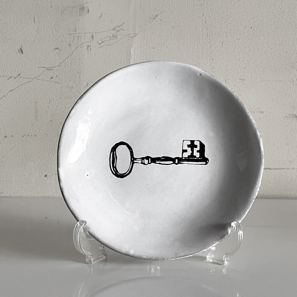 アスティエ・ド・ヴィラット ASTIER de VILLATTE ジョンデリアン JOHN DERIAN キー Key スモールプレート Φ13.5cm 陶器 フランス ■