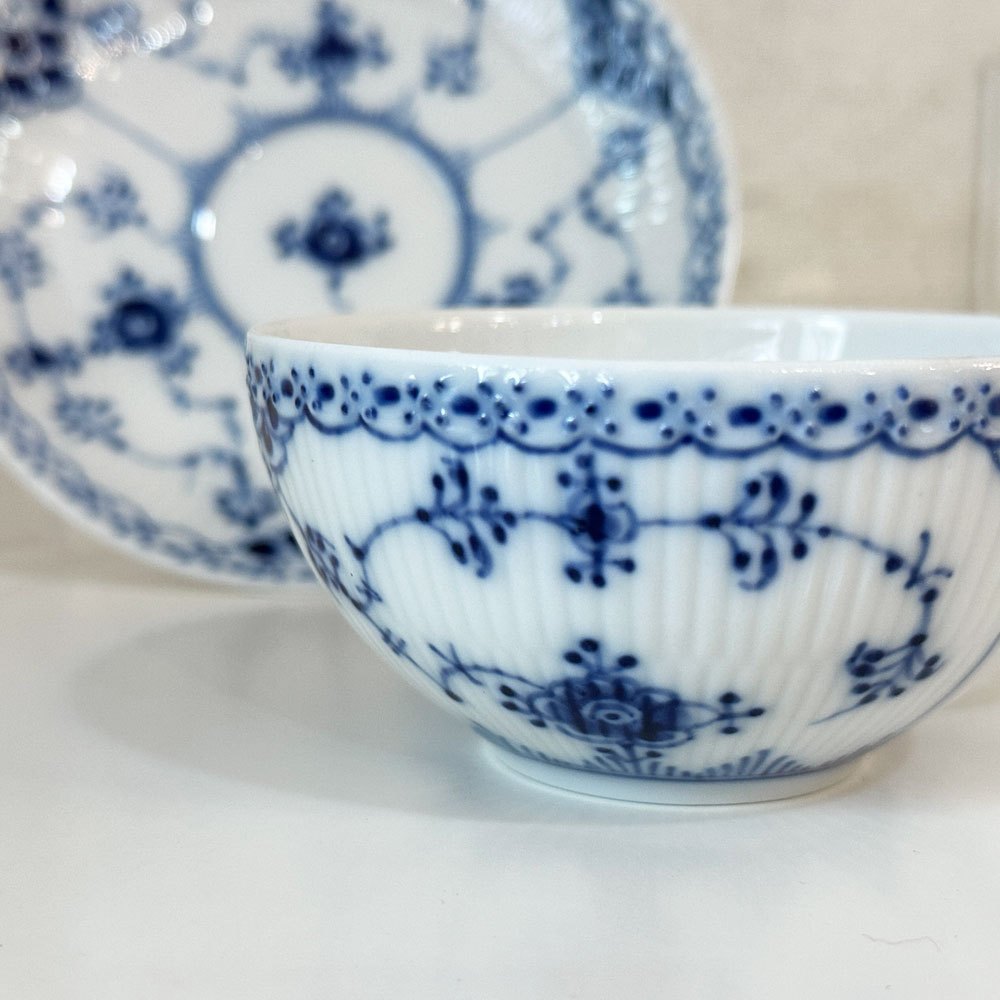 ロイヤルコペンハーゲン ROYAL COPENHAGEN ブルーフルーテッド ハーフレース ティーカップ＆ソーサー 北欧食器 E ◎