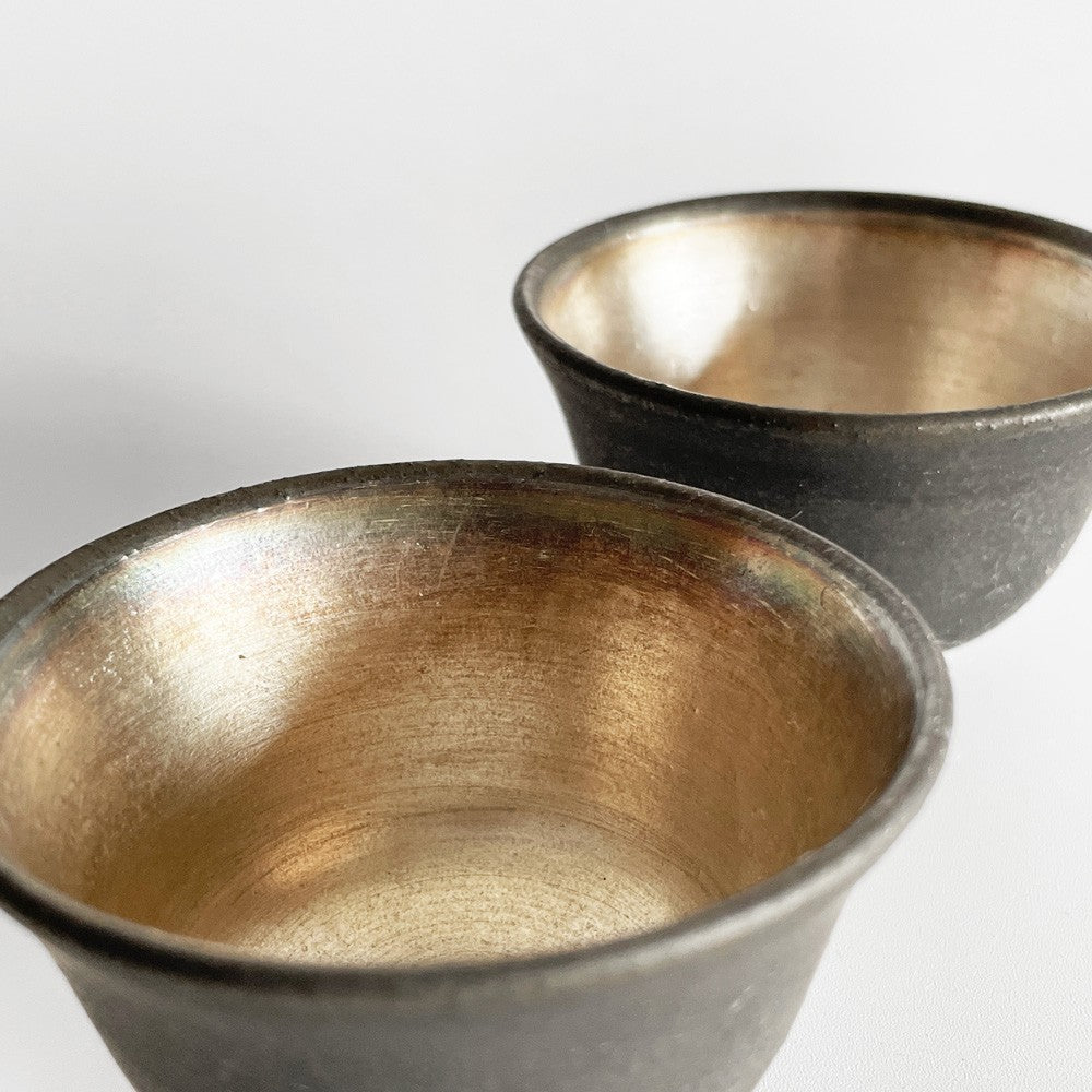 木下和美 煎茶碗  カップ 金彩 黒釉 磁器 2脚セット 6cm 現代作家 ■