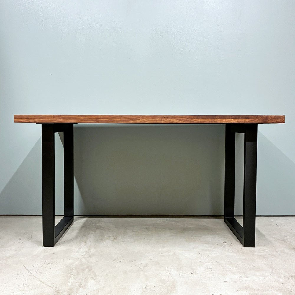 関家具 ベルデⅢ ダイニングテーブル 脚間調節可能 w135cm ウォールナット 無垢集成材 モダンデザイン 展示品 ◎