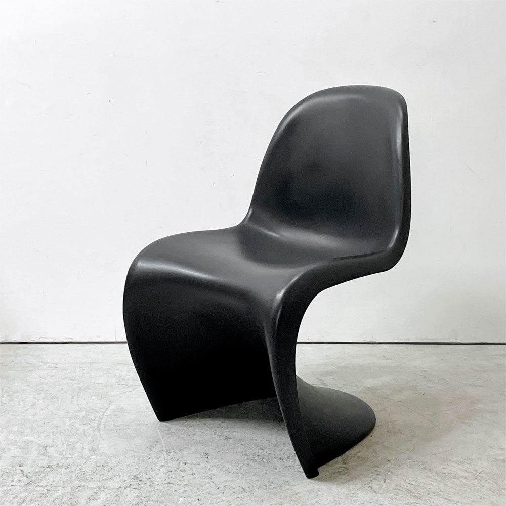 ヴィトラ vitra パントンチェア ダイニングチェア スタッキングチェア ディープブラック ヴェルナー・パントン Panton ミッドセンチュリー スペースエイジ 定価58,300円 ●