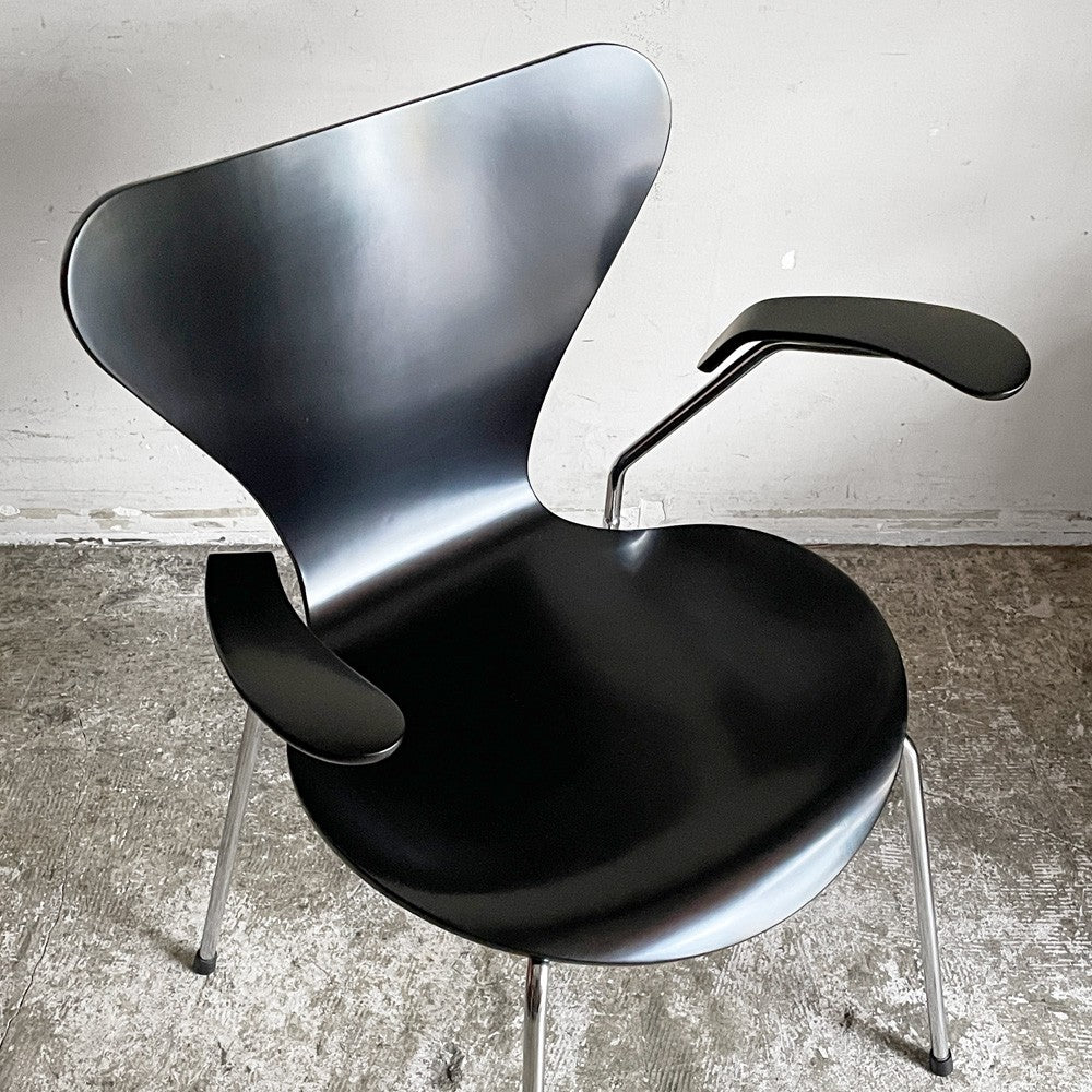 フリッツハンセン Fritz Hansen 3207 セブンチェア アームチェア ラッカー ブラック アルネヤコブセン 北欧家具 リペイント 参考価格￥146,080 - ■