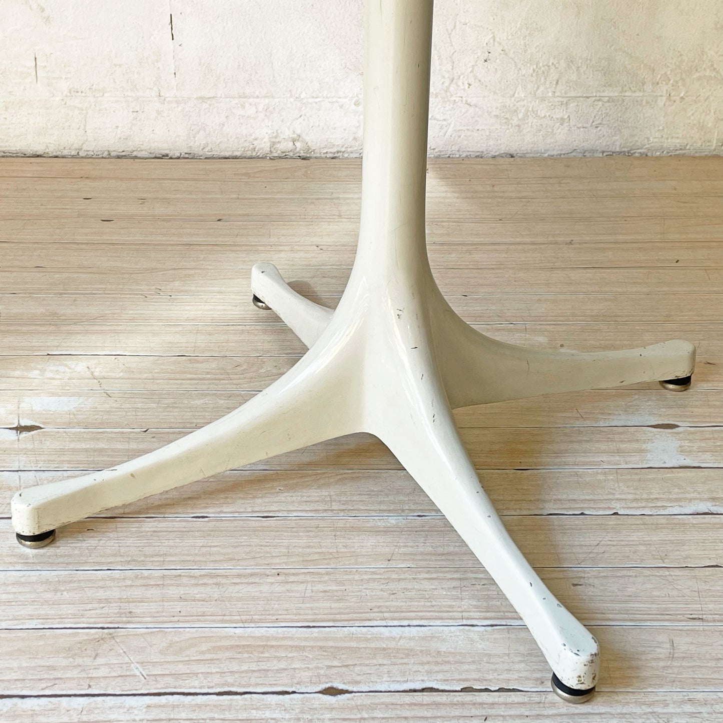 ハーマンミラー Herman Miller ペデスタルテーブル PEDESTAL TABLE エンドテーブル Φ72cm ホワイト ジョージ・ネルソン ミッドセンチュリー ★