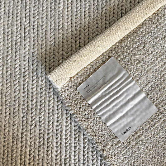 クヴァドラ Kvadrat キナサン Kinnasand アラム Aram2 ウールラグ 255×200cm オフホワイト系 平織り デンマーク 〓