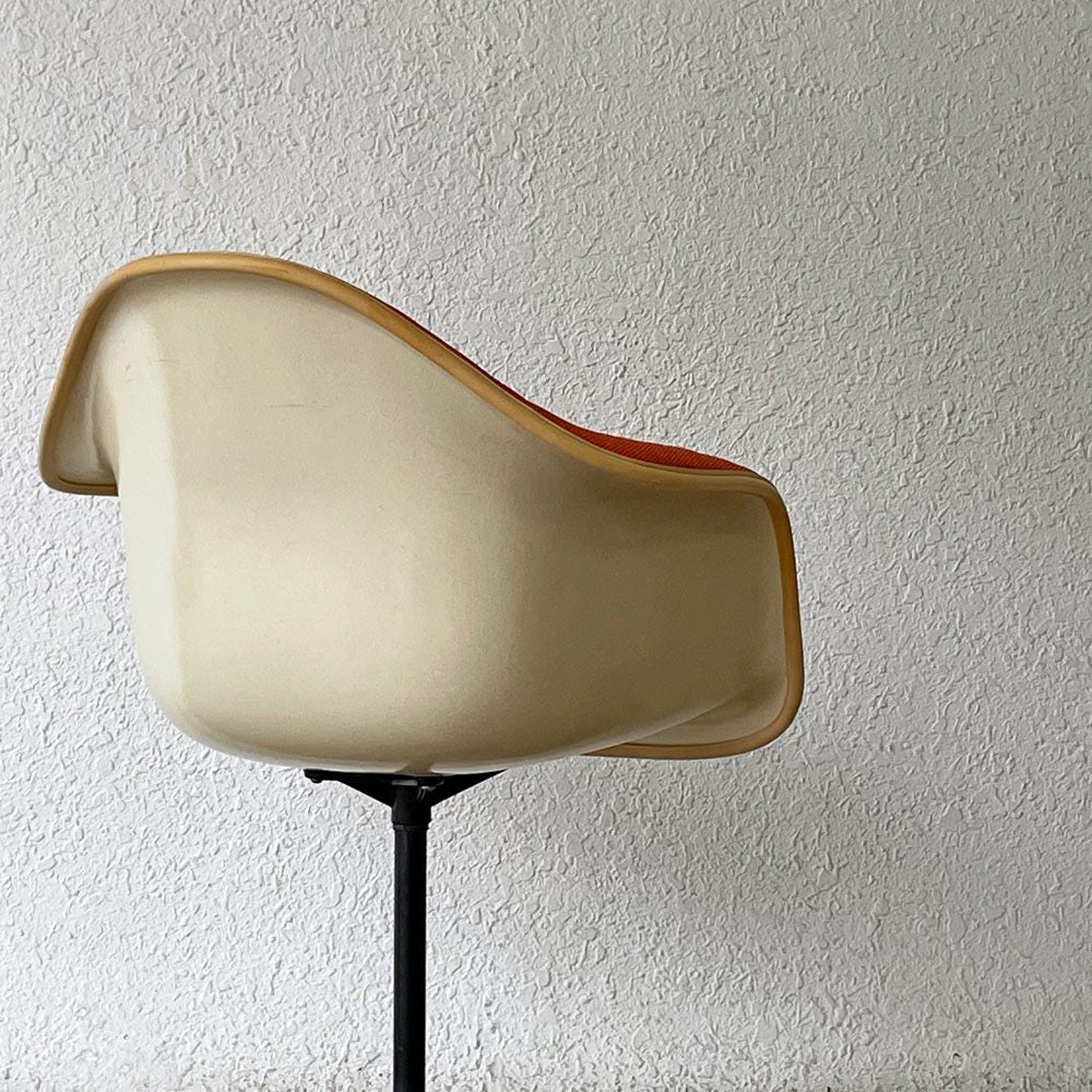 ハーマンミラー Herman Miller アームシェルチェア セカンド 2nd アプホルスター ヨーロッパ仕様 コントラクトベース 張り替え済み イームズ ◇