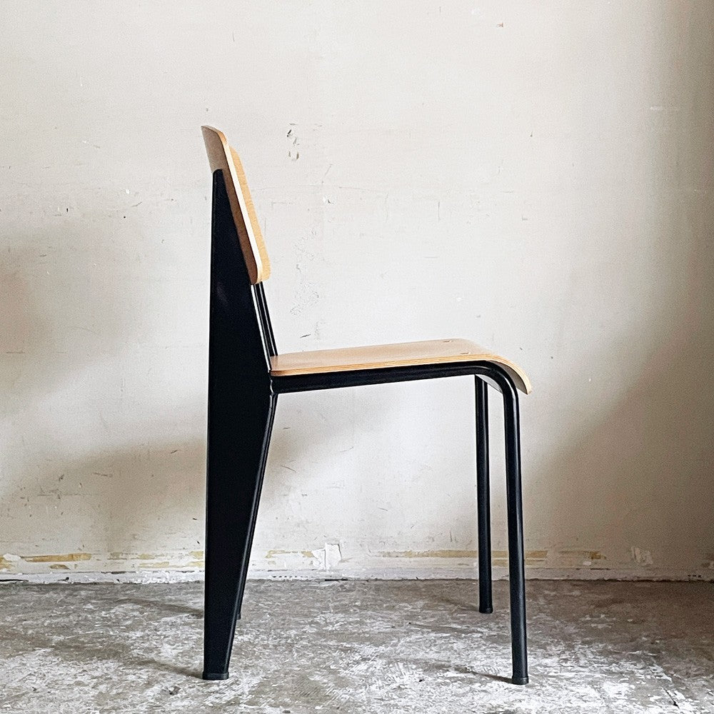 ヴィトラ vitra スタンダードチェア Standard Chair ナチュラルオーク × ディープブラック ジャン・プルーヴェ Jean Prouve フランス 名作椅子 定価￥138,600- ■