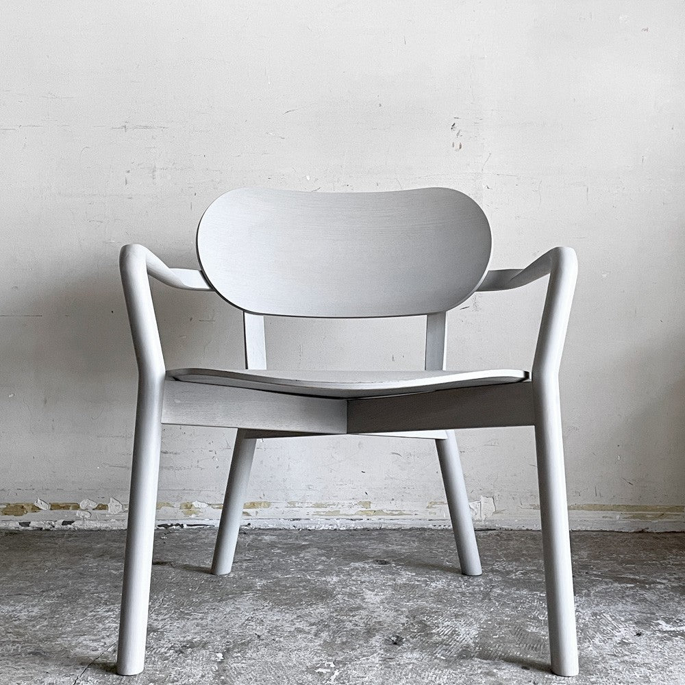 カリモク ニュースタンダード KARIMOKU NEW STANDARD キャストール ローチェア CASTOR LOW CHAIR ラウンジチェア グレイングレー ビッグゲーム BIG-GAME 定価￥108,350- ■