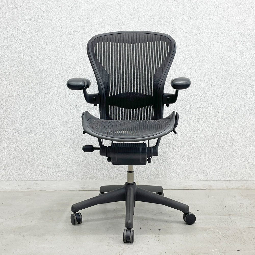 ハーマンミラー Herman Miller アーロンチェア Bサイズ ランバーサポート フル装備 グラファイトベース ビル・スタンフ ＆ ドン・チャドウィック 〓