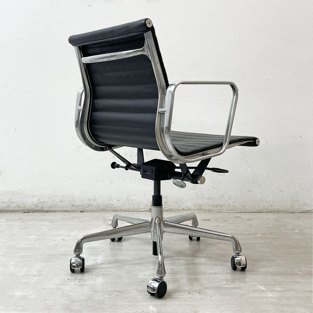 ハーマンミラー Herman Miller アルミナムグループ マネジメントチェア 本革 ブラック 5本脚 ガス圧昇降式 キャスター付 C&R イームズ B ●