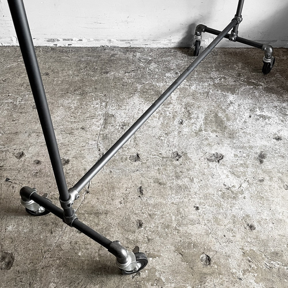 インダストリアルデザイン Industrial Design ハンガーラック 水道管パイプ ガス管 オーダー品 W164cm キャスター付き 店舗什器 ■