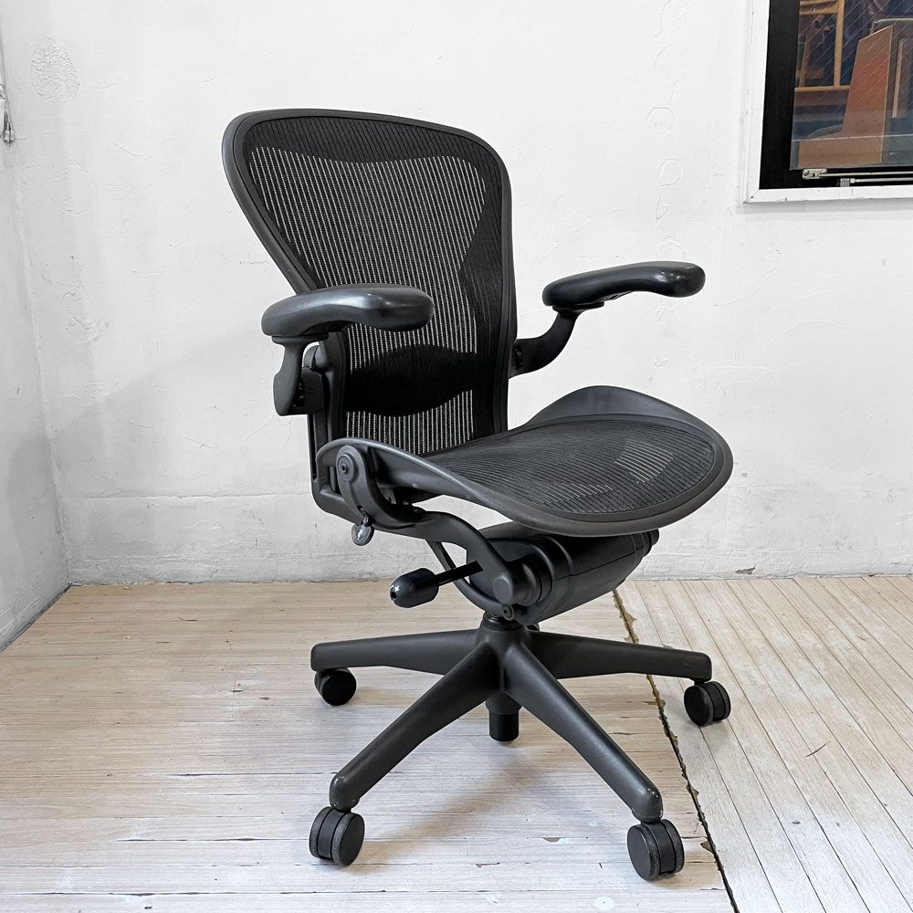 ハーマンミラー Herman Miller アーロンチェア Bサイズ デスクチェア オフィスチェア ランバーサポート グラファイトベース ビル・スタンフ＆ドン・チャドウィック ★