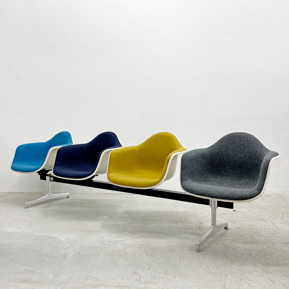 ハーマンミラー Herman Miller ビンテージ エアポートベンチ タンデムシート 4連 アームシェル 2nd ファブリック 新品張替え済 イームズ 希少 B 〓