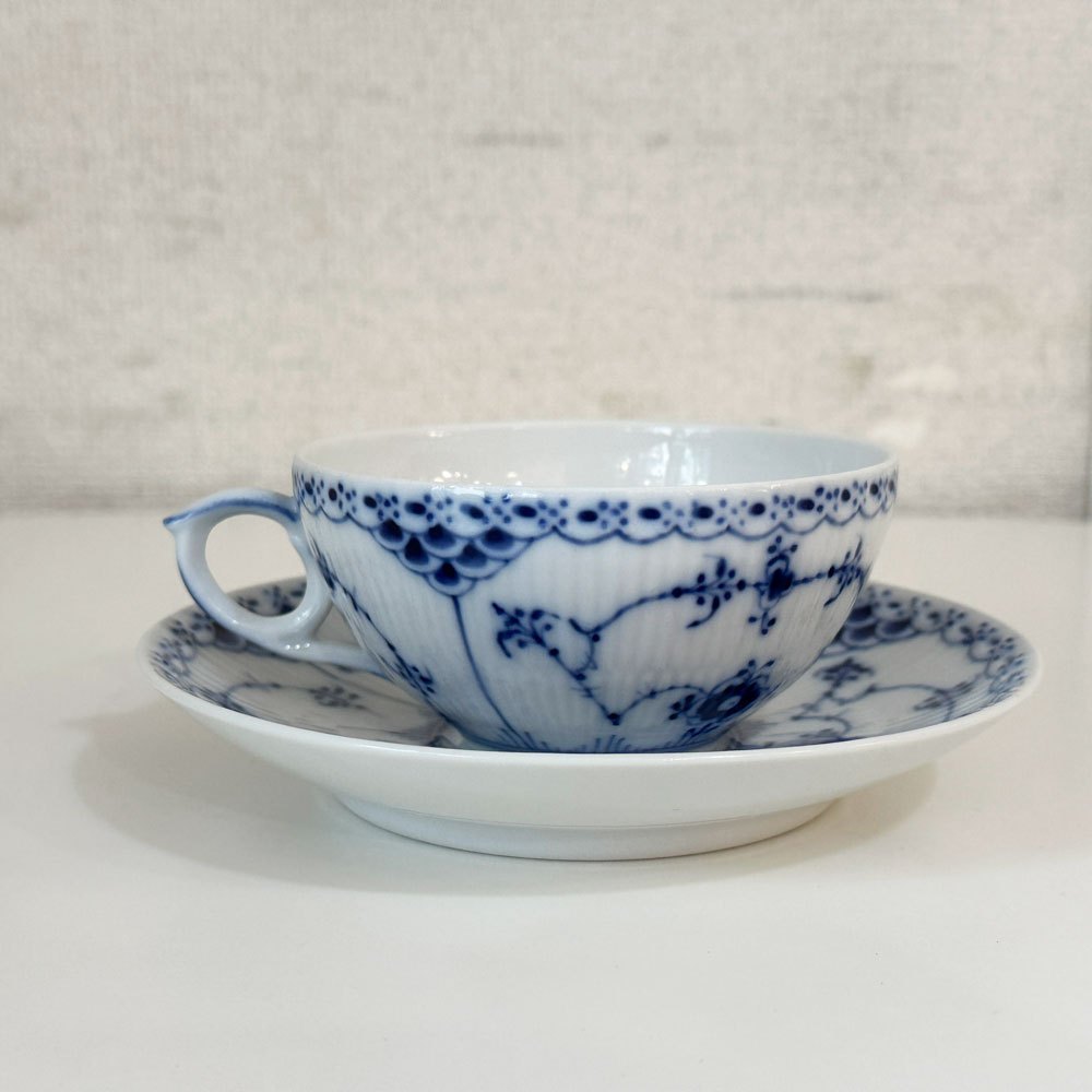 ロイヤルコペンハーゲン ROYAL COPENHAGEN ブルーフルーテッド ハーフレース ティーカップ＆ソーサー 北欧食器 Ｄ ◎