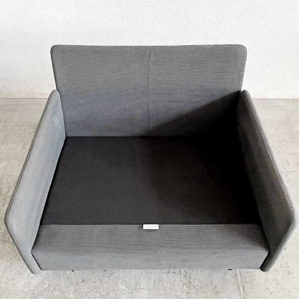 カッシーナイクスシー Cassina ixc. カレス CARESS 1シーターソファ 1人掛け ファブリック グレー×ネイビー モールドウレタン キャスター付 参考価格28万円 廃番 B 〓